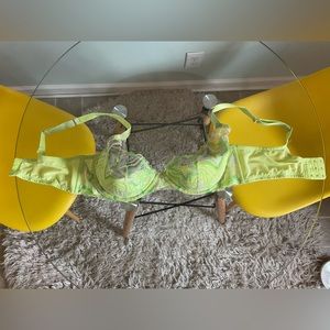 Savage X Fenty Demi-cup bra. Light green, sparkly, stary! 38DD